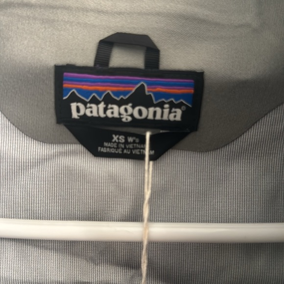 NWT- Patagonia Torrentshell 3L rain jacket - Size XS - Picture 4 of 10